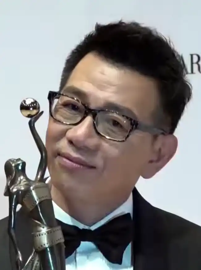 袁富華