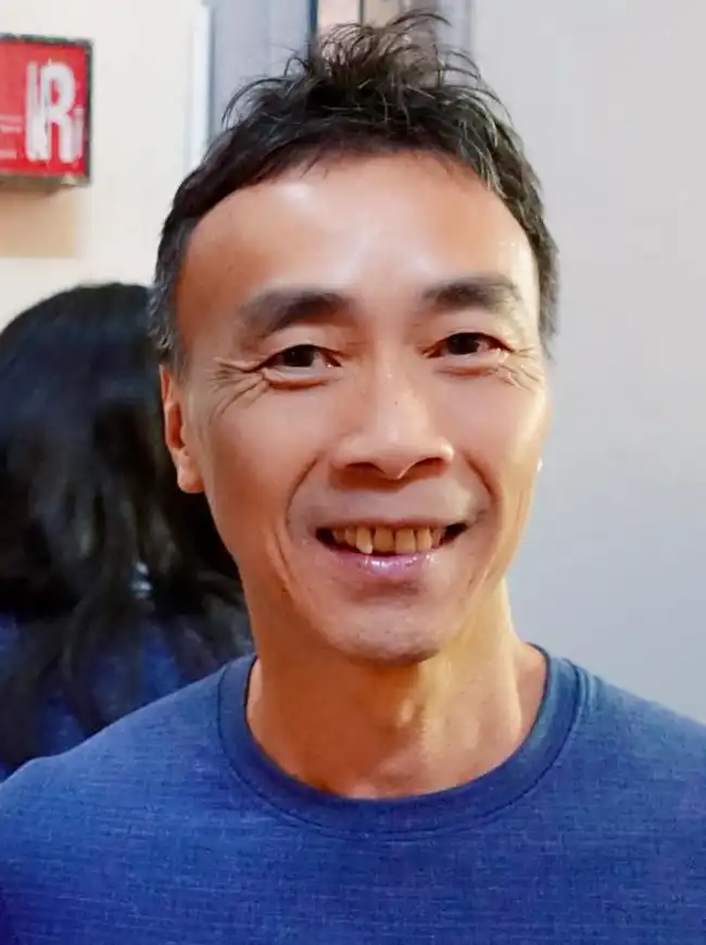 伍立光